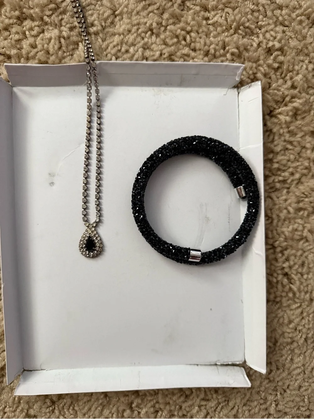 Black Sparkle Bracelet and Teardrop Pendant Necklace Set - Picture 1 of 1